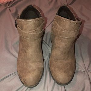 dusty brown ankle booties size 7